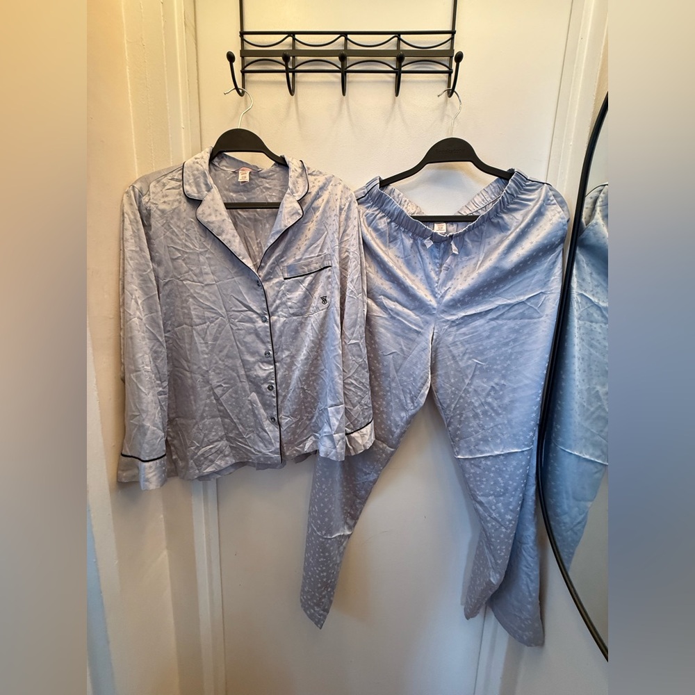 BNWOT Victorias Secret Satin Pajama Set Size small